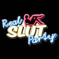 Наблюдают за групповухой двух пацанов с подругами в бассейне