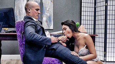 Переспала с начальником до кончи на лицо ради должности секретарши