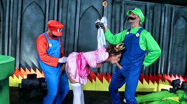 МЖМ групповуха в порно пародии на фильм «Супербратья Марио»