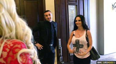 Ава Аддамс дает интервью и ебется в пизду на Brazzers House