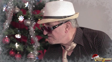 Старые богачи обменялись молодыми женами для свингерской новогодней ебли