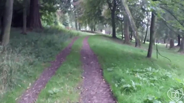 Туристка сосет хуй на вершине средневекового замка