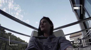 Обоюдный кунилингус до оргазма Little Caprice и Sicilia у бассейна