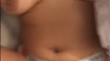 Домашняя ебля в гандоне с загорелой девушкой с большими титьками