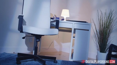 Начальница в образе госпожи трахается с подчиненными в ЖМЖ тройнике