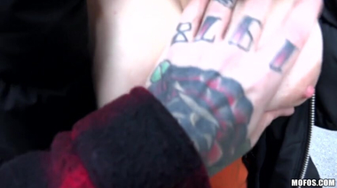 Туристка поебалась с незнакомцем, отбив деньги на экскурсию в рождественскую Прагу