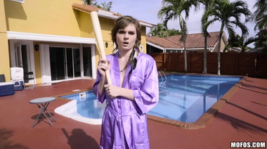 Ремонтник соблазнился голой любительницей йоги и отодрал ее