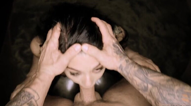 Нашел скелеты в шкафу и выебал бразильянку в садо-мазо стиле