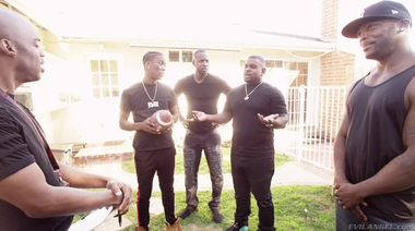 Негры ебут футболистку в форме с тройным проникновением