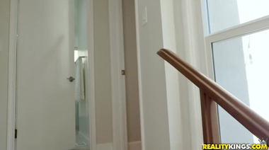 Абелла Дейнджер кончает в фейсситтинге на лице Аидры Фокс