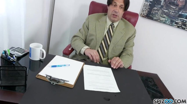 Строгий батя на пару с деканом отодрал дочь за плохое поведение