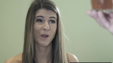 Сожитель тарабанит плоскогрудую нимфоманку, напоив ее женским возбудителем