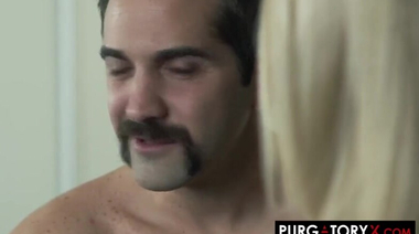 Джин подарил хозяину лучший трах в жизни, наколдовав белокурую давалку