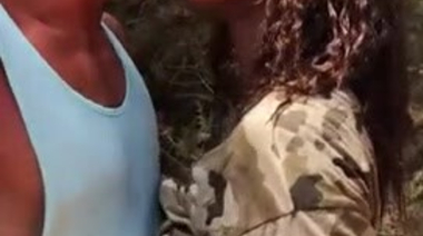 Загорелая кудряха дала в задницу после минета на пляже