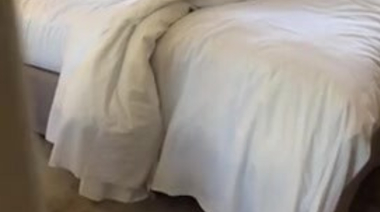 Татуированный муж чпокает сексвайф, пока друг снимает