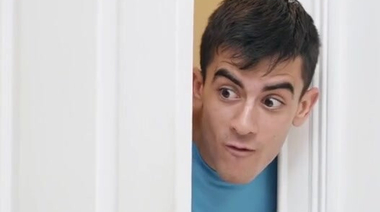 Толстая негритянка трахается с прыщавым пасынком и его другом в тройнике