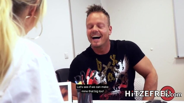 Докторша сосет хуй и ебется с пациентом, тестируя новую виагру