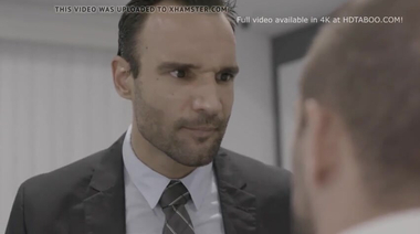 Сексвайф трахается с коллегой мужа, возбуждая изменой рогоносца