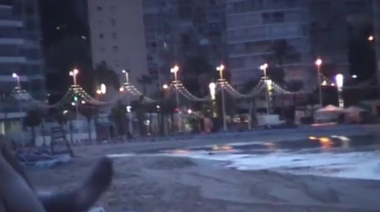 Подглядывание за еблей на шезлонге бесстыжих туристов на общественном пляже