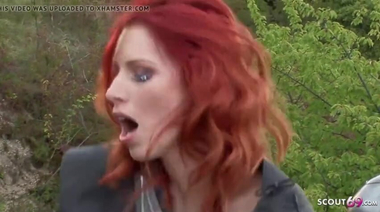 Лекарша Средневековья ебется в анал с раненым воином в доспехах