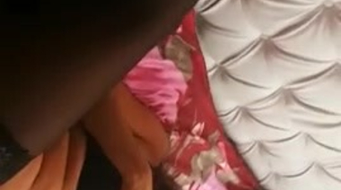 Зрелка из Питера дразнит молодого мастурбацией и стонами