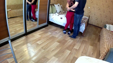 Русская домохозяйка выебана в задницу сыном в презервативе