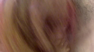 Рыжая мать дала поебаться сыну, не снимая халата и трусов