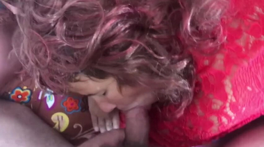 Толстая мать проснулась от члена сына за щекой и дала раком