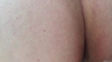 Русская женщина в халате ебется в задницу со взрослым сыном раком