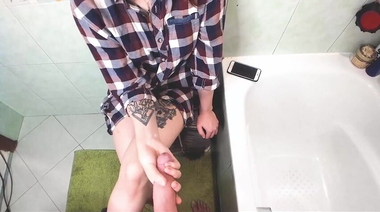 Голодная россиянка соблазнила сводного брата на минет и еблю до кремпая