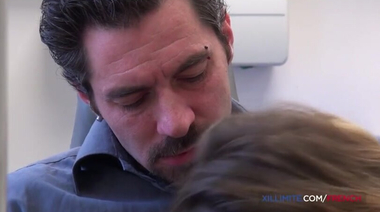 Дантистка в чулках успокаивает пациентка анальным трахом в презервативе