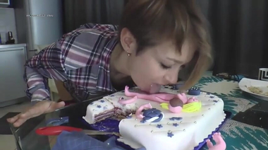 Старый хуй ебет двух русских сосок в рот и пёзды