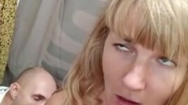 Селфи съемка куни и минета в примерочной и писсинга в параше