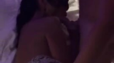 Узкоглазая сексвайф в чулках минетит хуй любовнику перед мужем с камерой