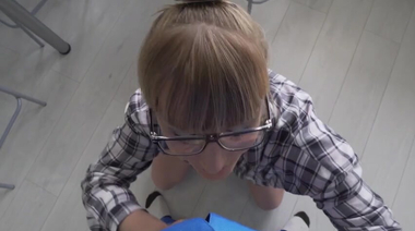 Сантехник прочистил узкую трубу русской нимфоманки в очках