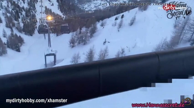 Немецкая лыжница с косичками минетит хуй и трахается в фуникулере