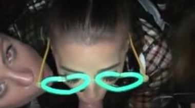 Тройной минет и ебля с тусовщицами на ночном оупен-эйре