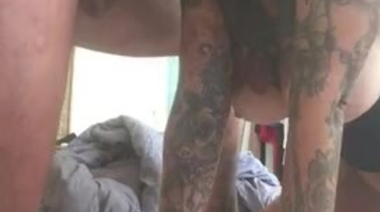 Кремовый пирог от татуированного мачо, настрелявшего в рот и киску