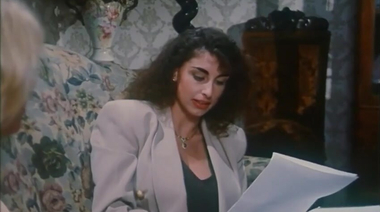 Мастурбация в ванне и вылизвание яиц очкаричкой в ЖМЖ трахе в стиле ретро