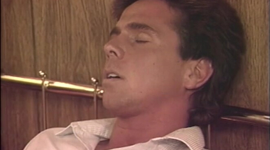 Идеальное ретро свидание: самец трахает блондинку после орала в позе 69