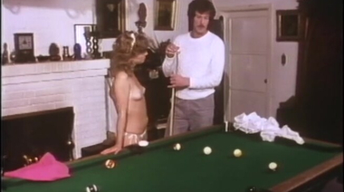Бильярдист забил гол в мохнатую лузу телки, кончив на отлизанную волосню