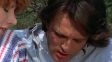 Дрочун подглядывает за рыжей нимфоманкой в итальянской порнографии 70-х годов