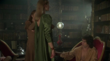 Дворянин порет служанок плетью в БДСМ особняке