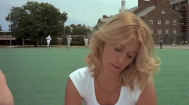 Оргия футболистов с черлидершами в университетской душевой в ретро порно