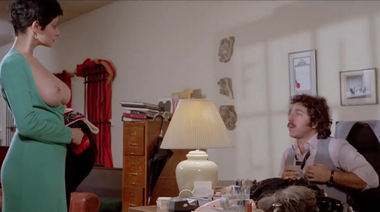 Директор театра ебет надувную куклу, а актеры трахаются на репетиции