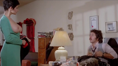 Начальник ебет секс куклу, а актеры чпокаются в гримерной в ретро порно