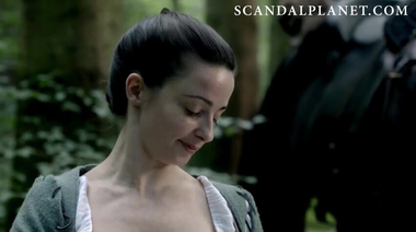 Сцеживание с молочной груди Лауры Доннелли из «Чужестранки»