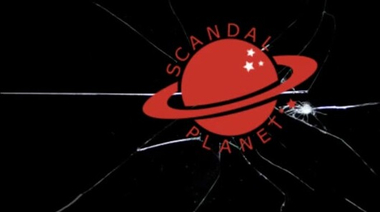 Стэйси Мартин мастурбирует и бьет тряпкой по мохнатке в фильме «Нимфоманка»