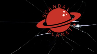 Джоэнна Вандерхам дразнит голыми сиськами и киской мужчину в сериале