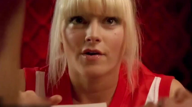 Синхронный оргазм Сюзанны МакДональд с парнем под руководством Бояны Новакович